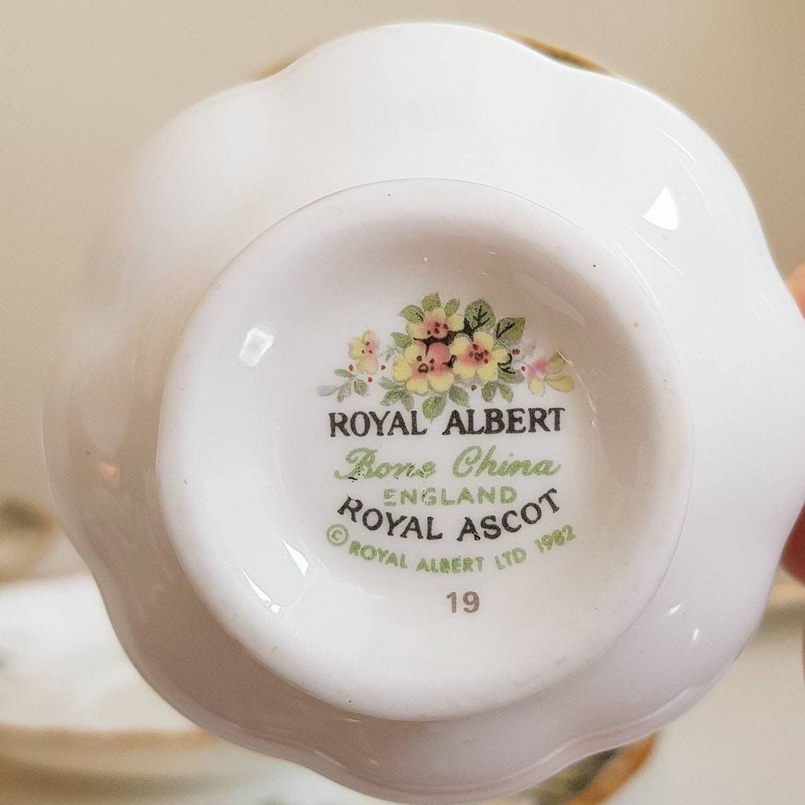 photo furniture Royal Albert ''Royal Ascot'', Bone China Porselein, Made In England, Royal Albert Set, 1982 Ltd