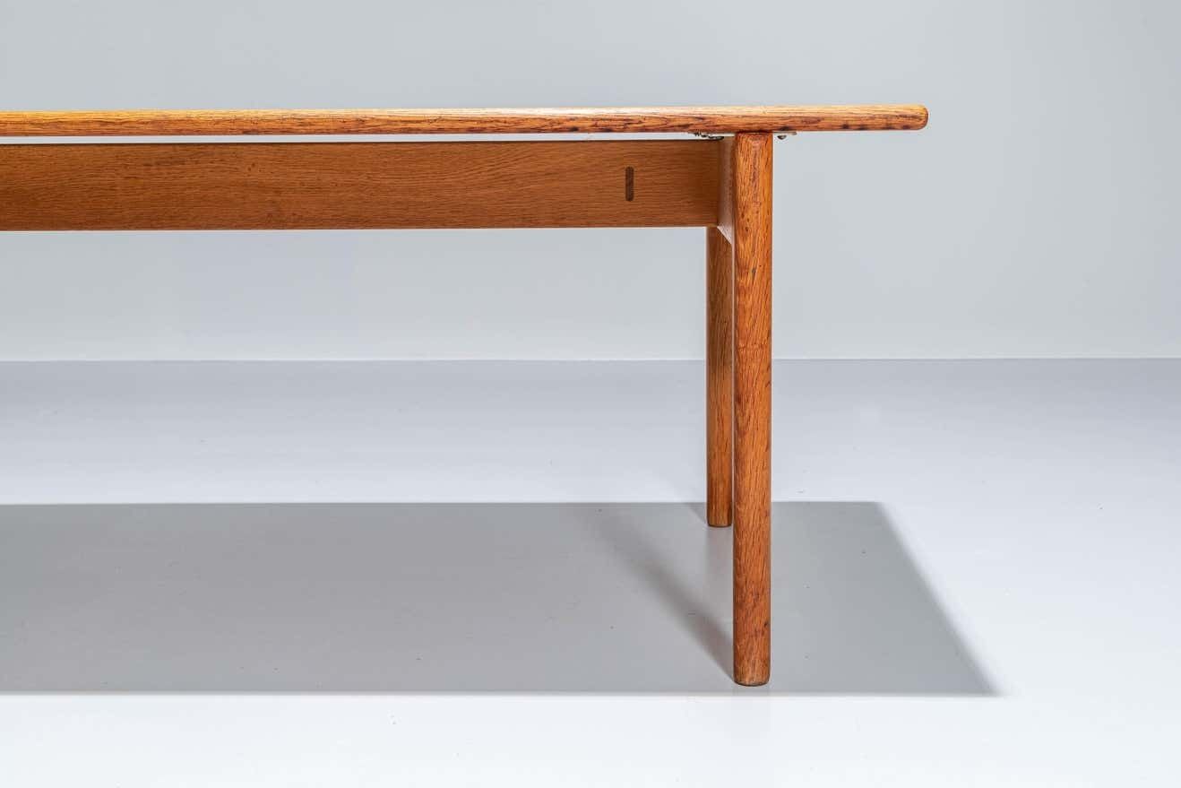 Hans Wegner At 15 Salontafel Door Andreas Tuck In Massief Eiken, Denemarken, Ca. Jaren 1960 photo Meubels