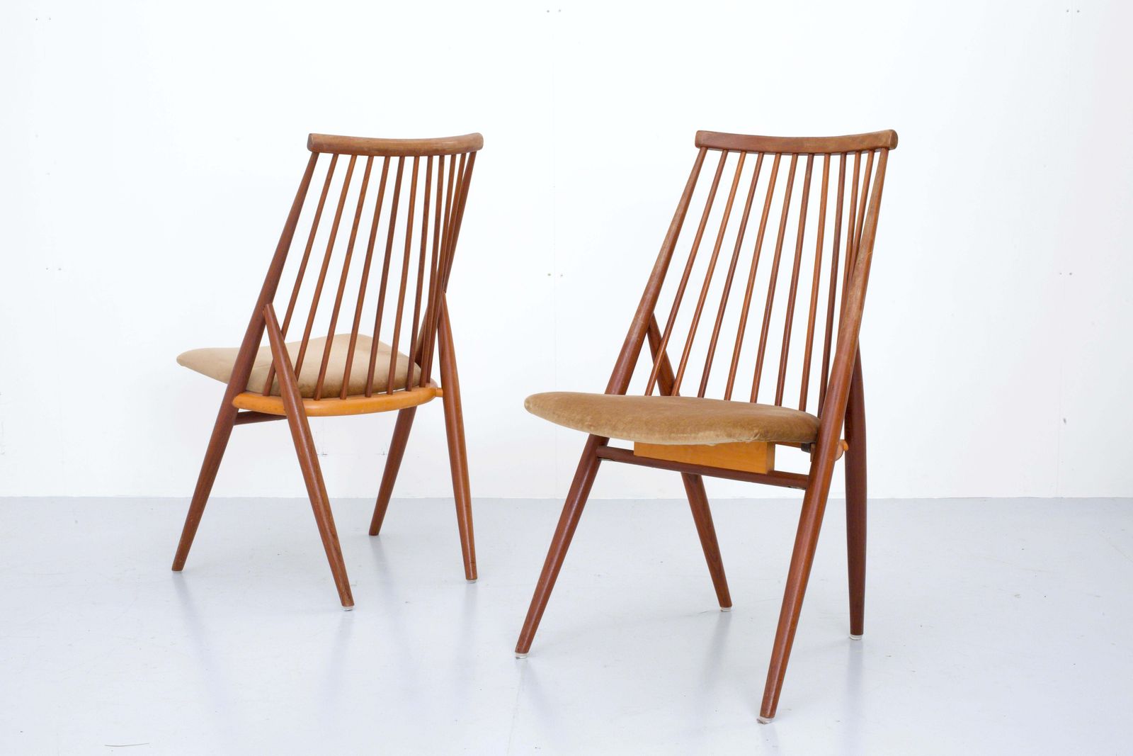 Set Van 4 Flamingo Stoelen Van Thea Leonard Voor Nassjo Stolefrabrik photo furniture