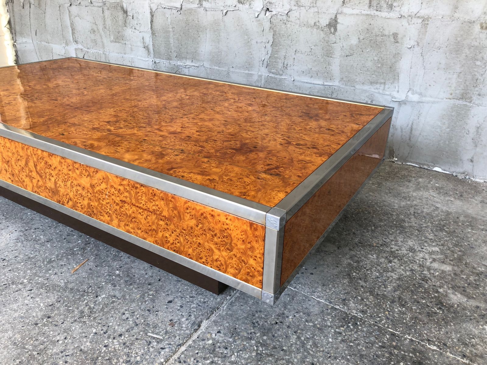 photo for sale Coffee Table In Burl Maple Milo Baughman, 1970s