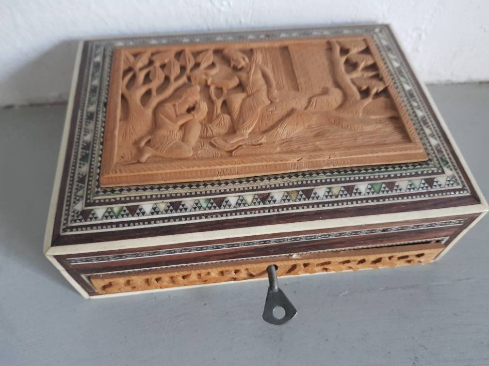 Superb Antique 19th C Anglo Indian Inlaid Mosaic Carved Wood Jewelry Sadeli Box