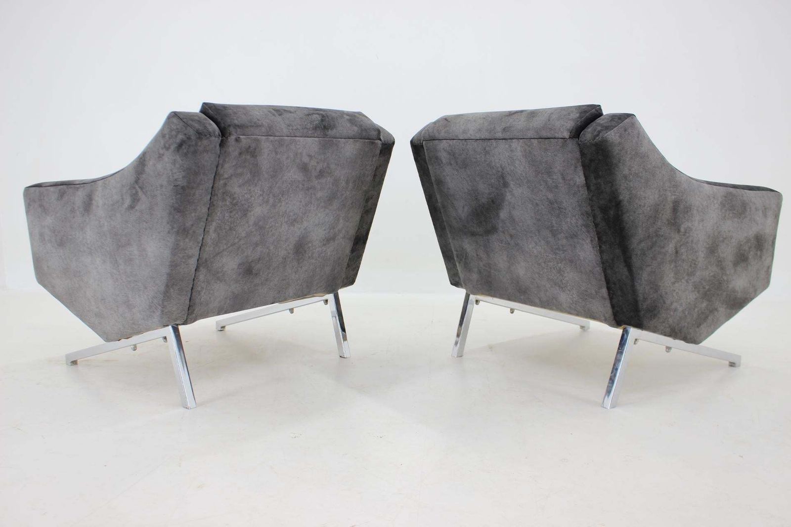 photo furniture 1970s Pair Of Italian Design Armchairs