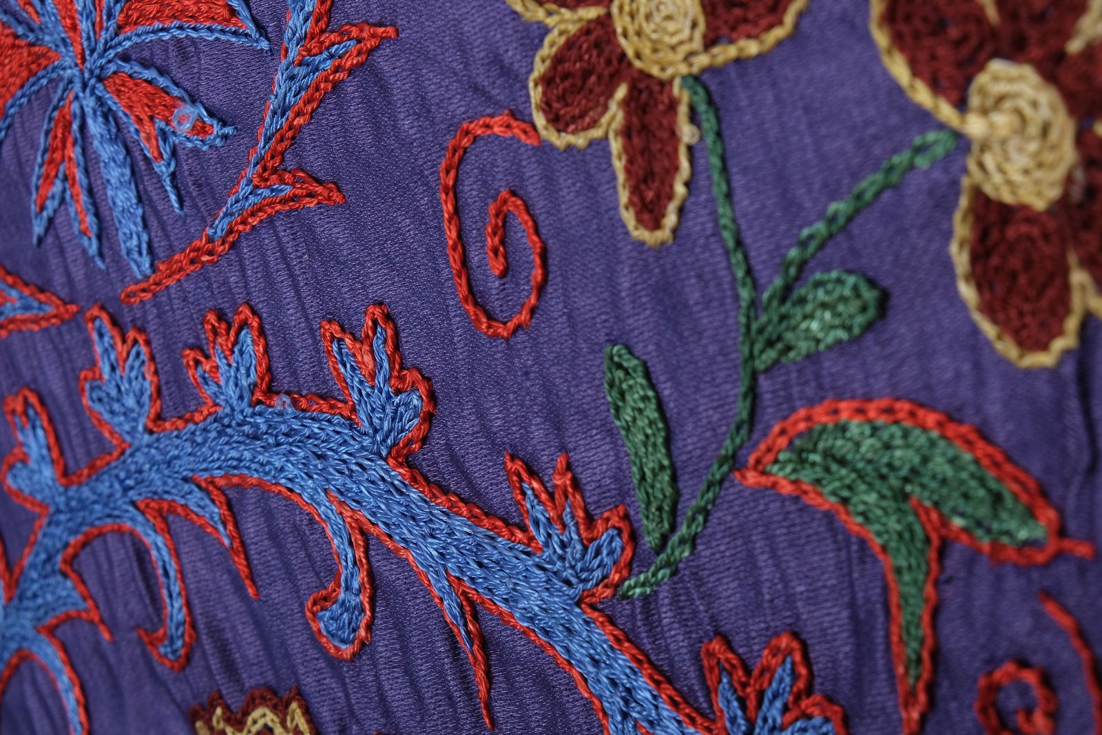 Silk Purple Suzani  Runner, Colourful Suzani Wall Hanging And Tablecloth, Hand Embroidered Ethnic Bed Cover 3'5'' X 6'4' photo vintage