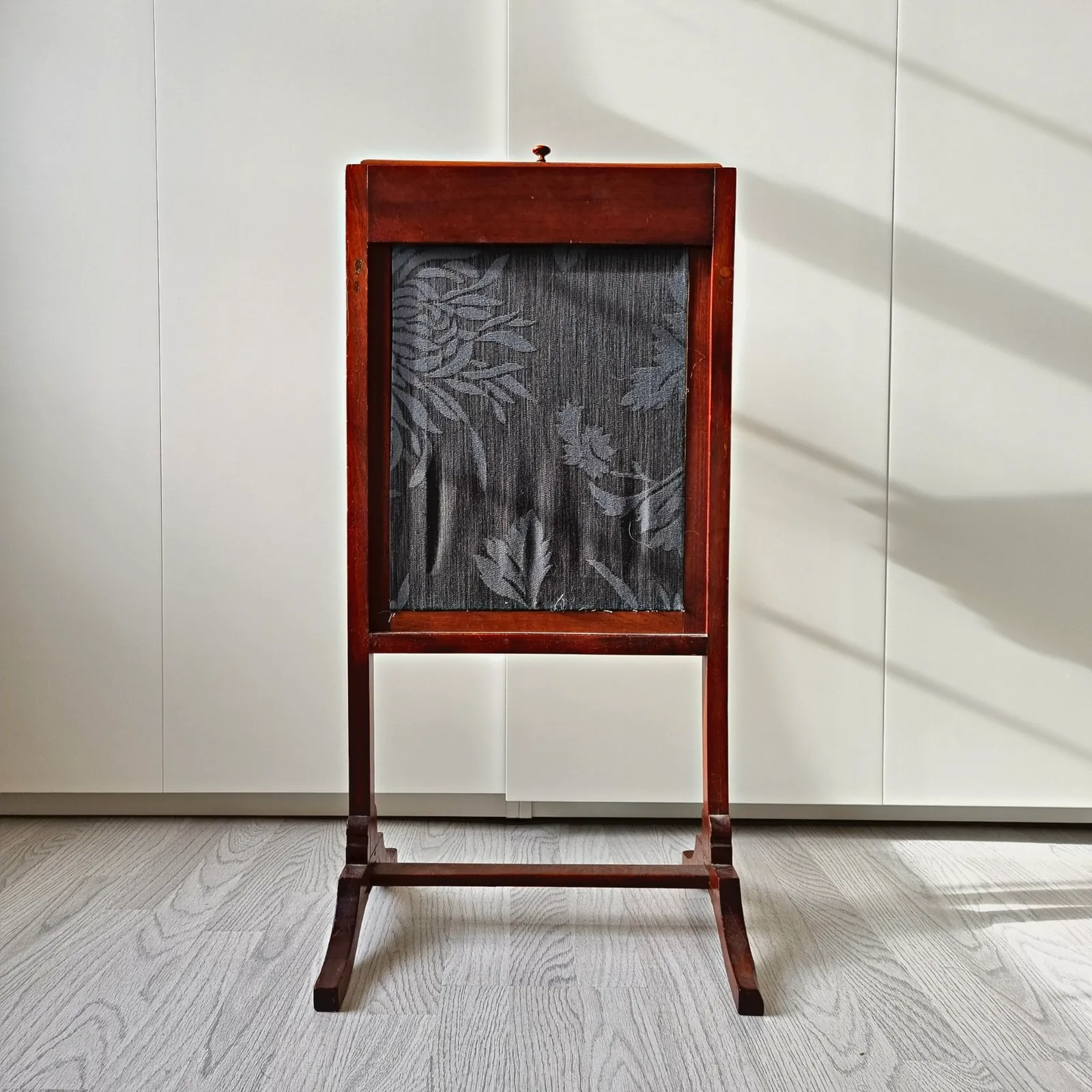 19th Century Antique Mahogany Wood Fire Screen Table | Rising Fabric Panel And Secret Drawer | Circa 1800s | Dressing Jewellery photo for sale