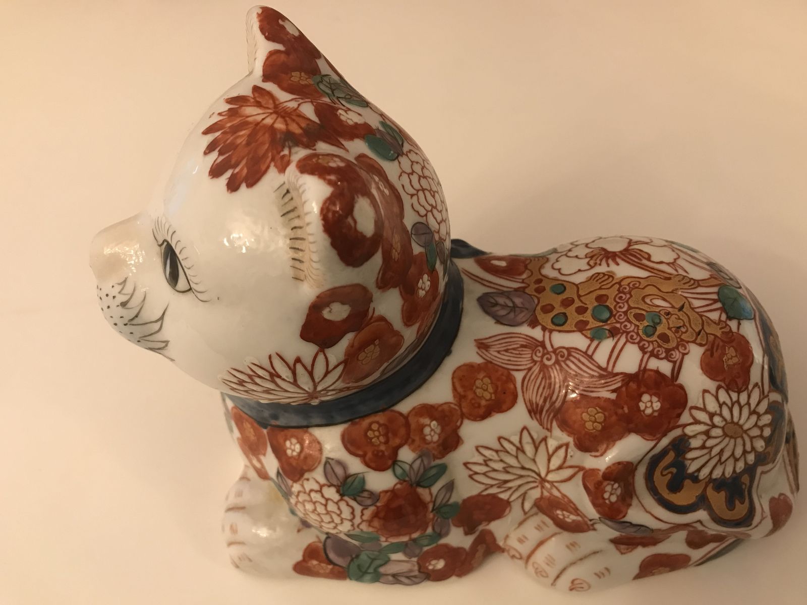 Antique Japanese Hand Painted Imari Signed Porcelain Cat . photo vintage