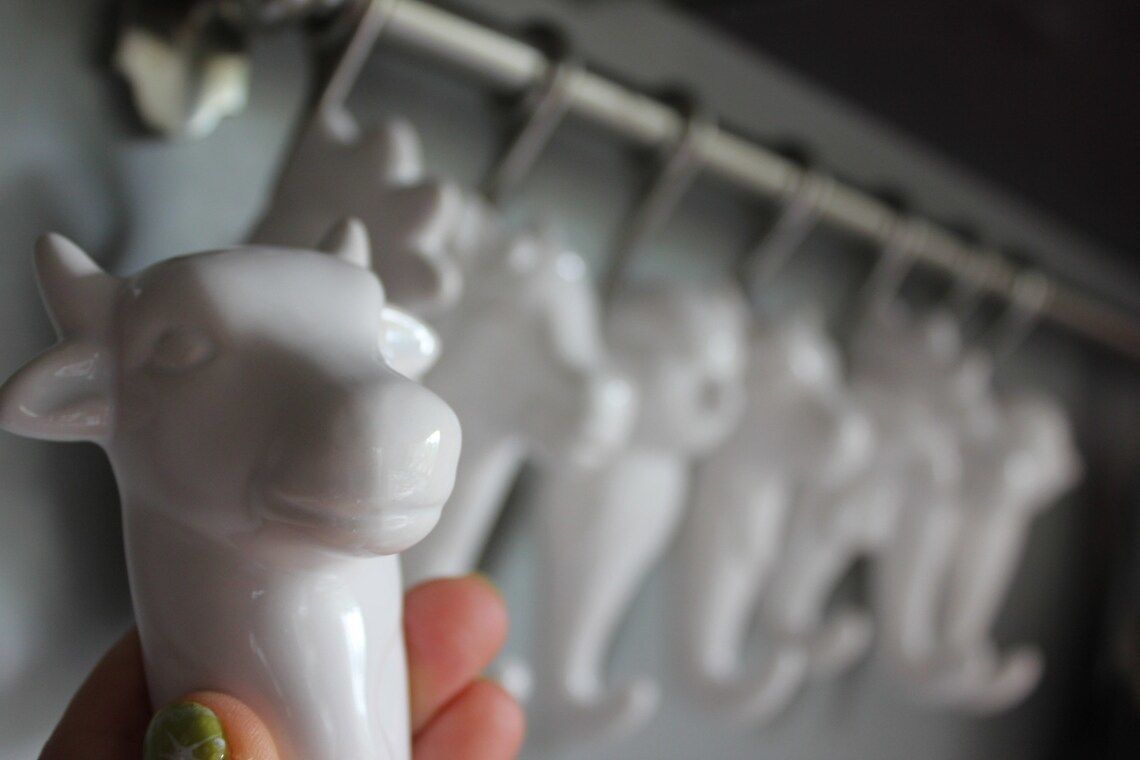 Set Farm Animal Porcelain Hangers Wall Hook White Hen,Horse,Chicken And Cow Heads Nursery Dress Hanger photo Furniture