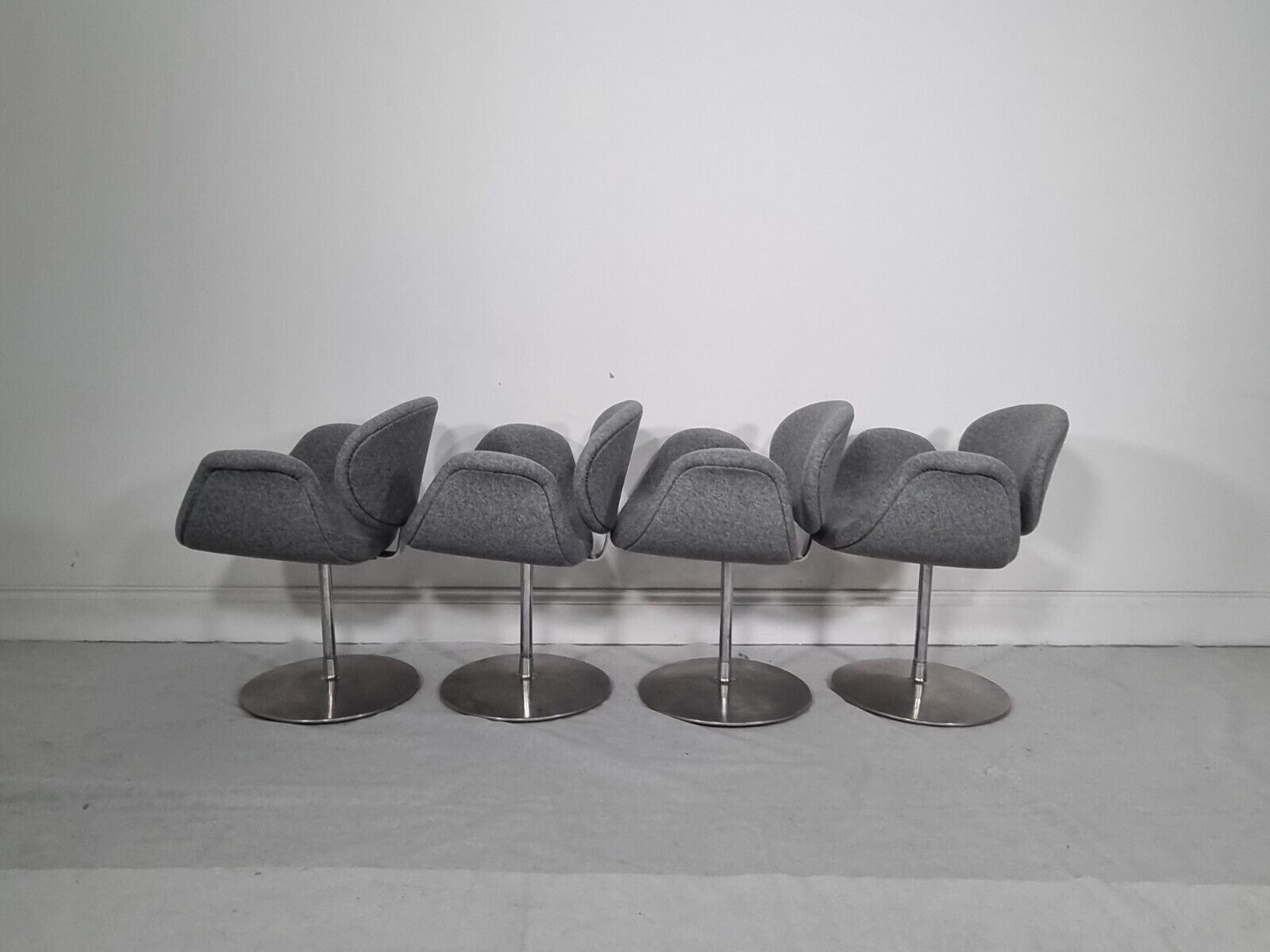 Stunning Set Of 4 Artifort Tulip Chairs In Luxury Grey Wool photo vintage