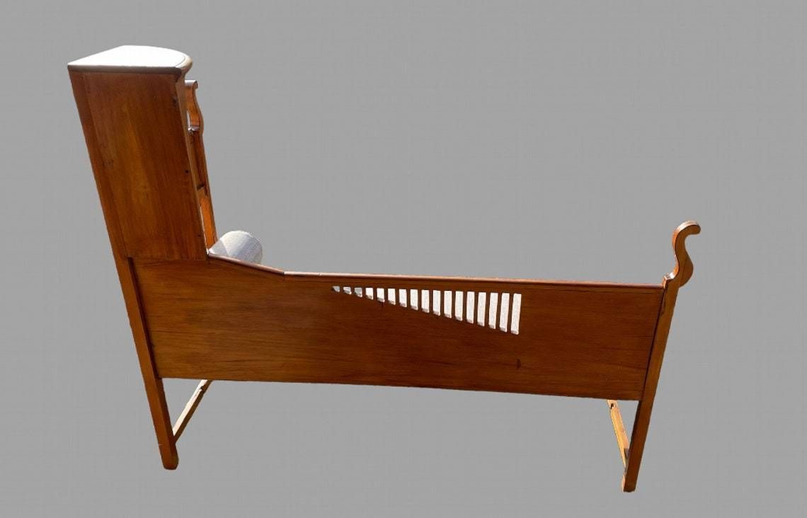 An Interesting Stained Daybed In Japonesque Style photo Furniture