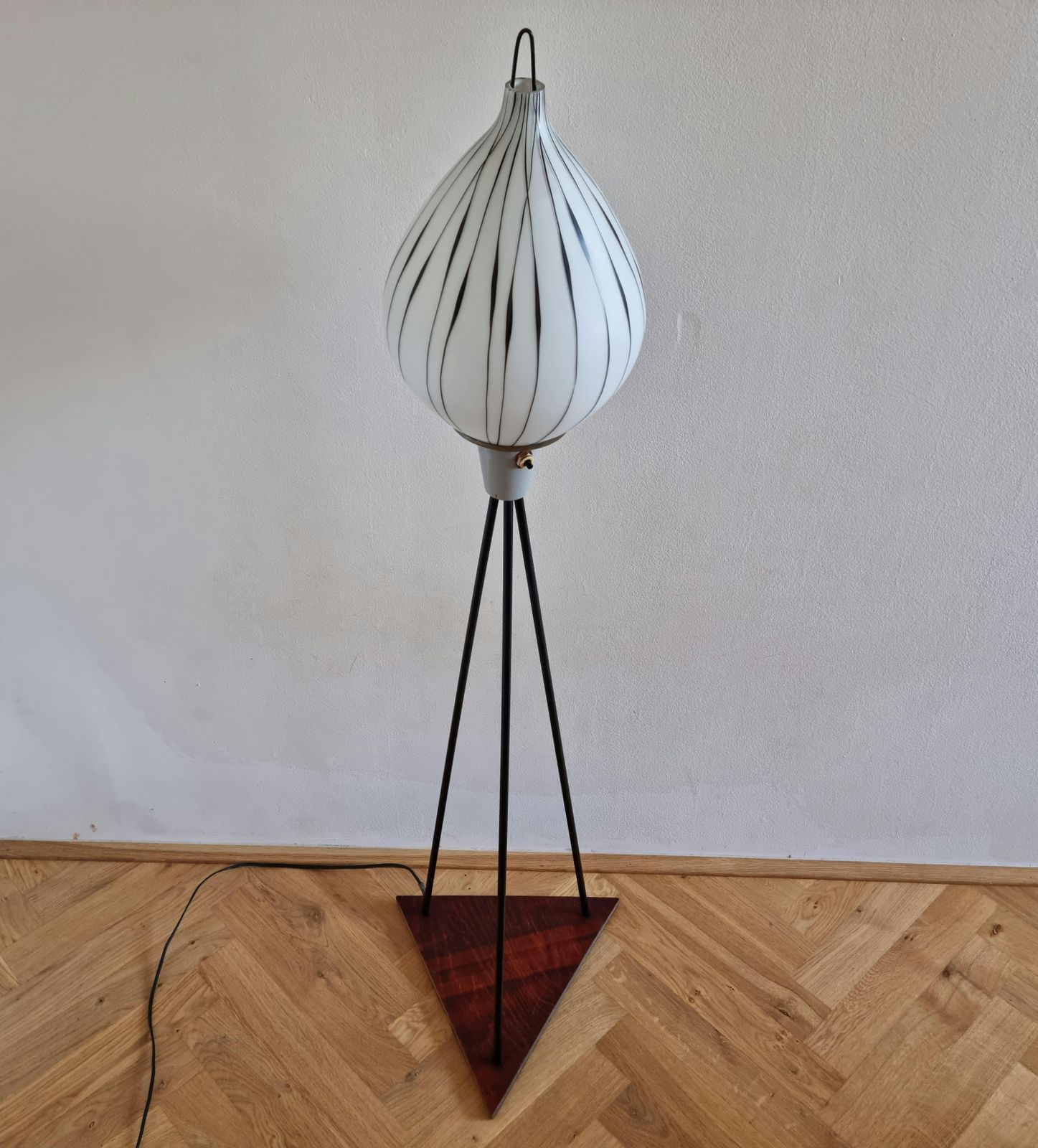 715.0 Midcentury Rare Tripod Floor Lamp photo