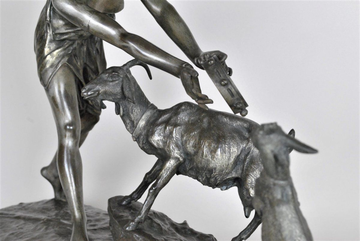 photo furniture Drouot, Large Orientalist Bronze Woman With The Goat, End Of The 19th Century