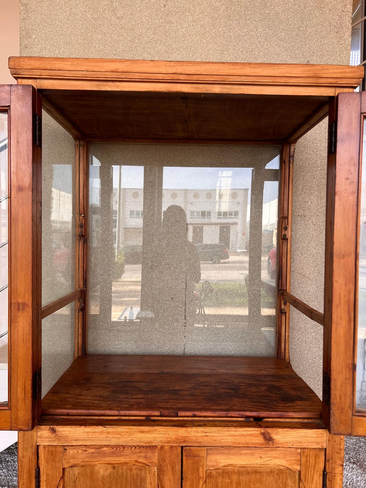 Grande bibliothèque ou armoire vitrée d'époque, en pin, Espagne, XIXe siècle, restaurée photo vinterior