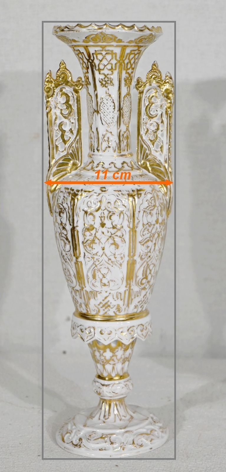 photo vinterior Pair Of Paris Porcelain Vases   Late 19th Century