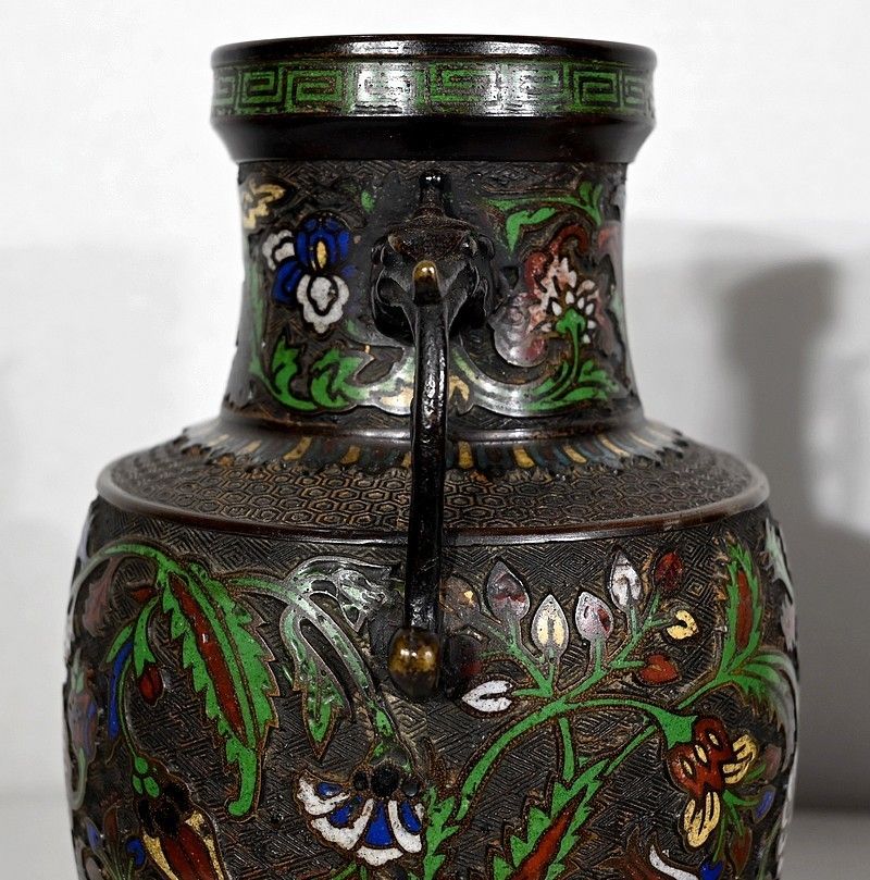 photo vintage Pair Of Bronze Vases, China   Late 19th Century