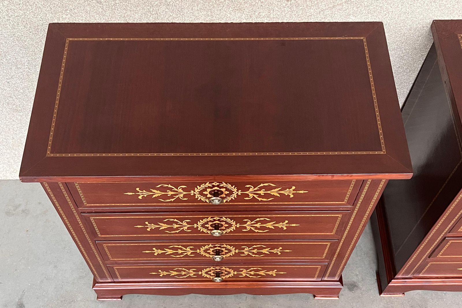 Paire de tables de chevet catalanes, espagnoles, XXe siècle, avec tiroirs et étagère basse ouverte photo vintage