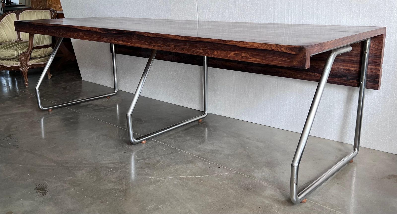 Grand bureau de direction en bois verni, dans le style de Florence Knoll photo furniture