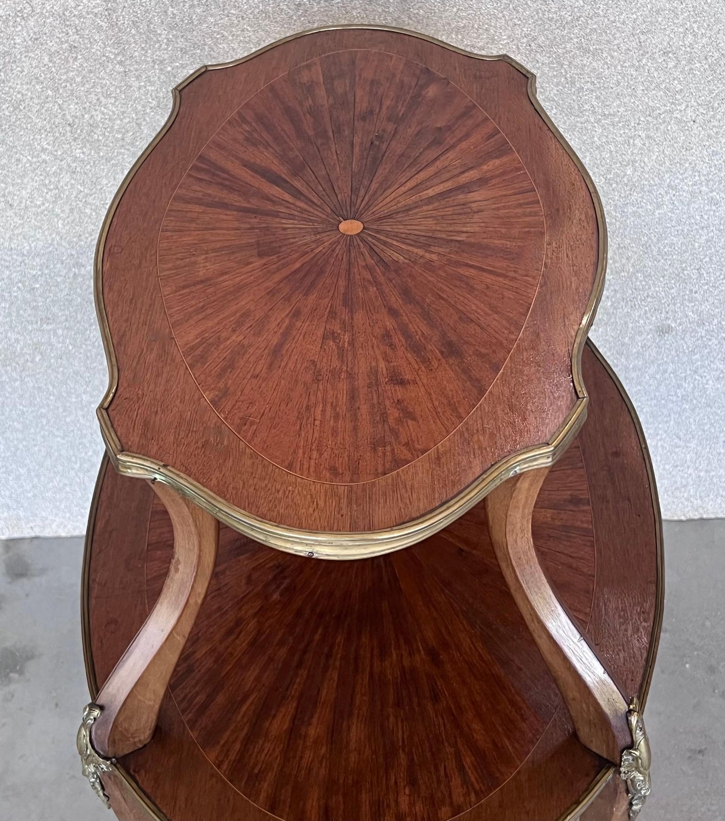 photo furniture Table basse ou d'appoint française en acajou et laiton à deux plateaux
