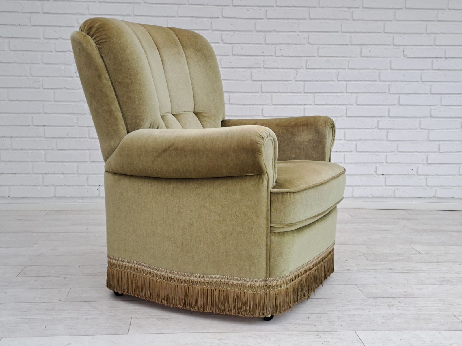 photo vinterior 80s, Danish Velour Chair, Original Condition, Beech Wood