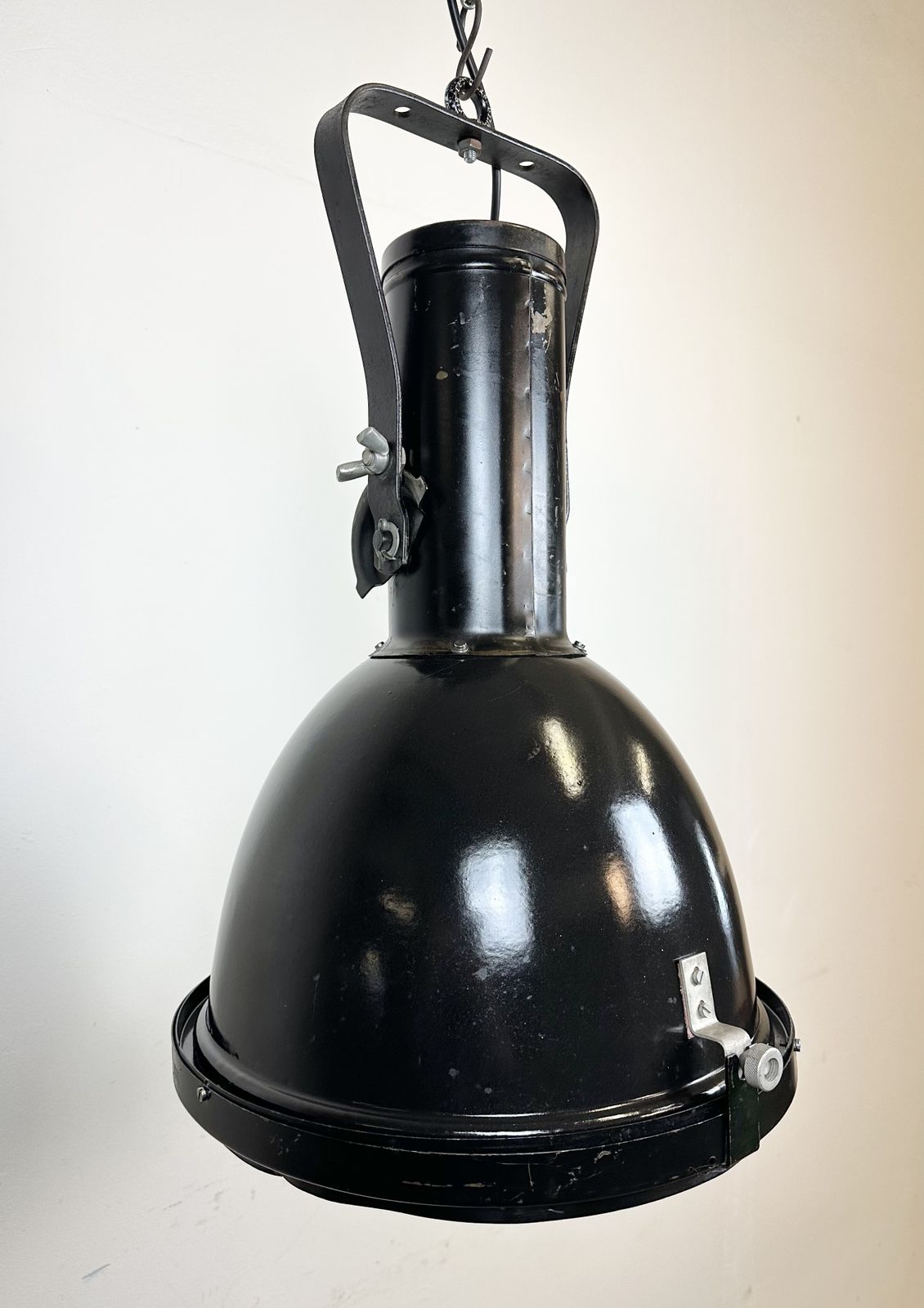 Industrial Black Enamel Factory Spotlight With Convex Glass Cover, 1960s, 5x photo buy