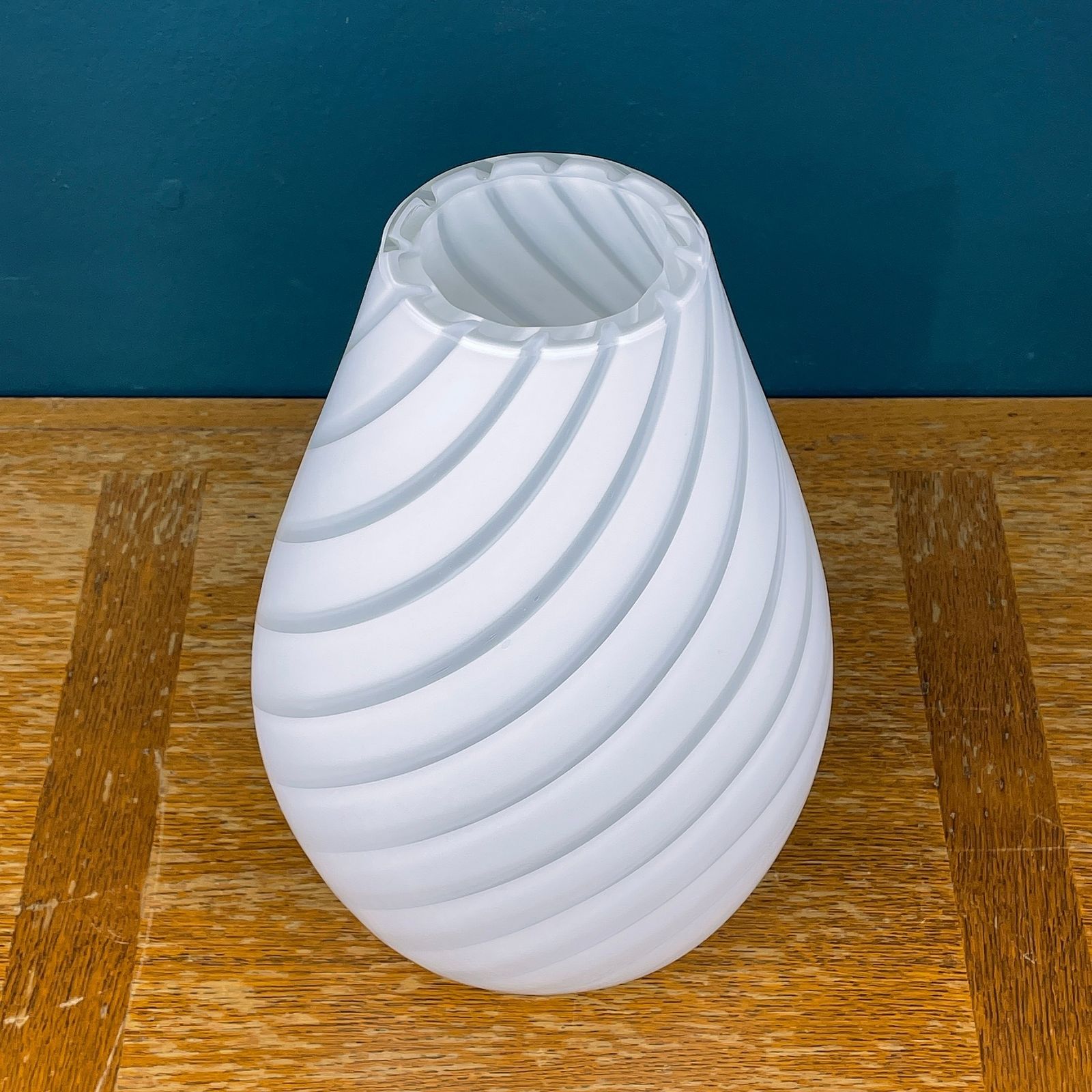 White Swirl Murano Glass Vase Italy 1980s photo vinterior