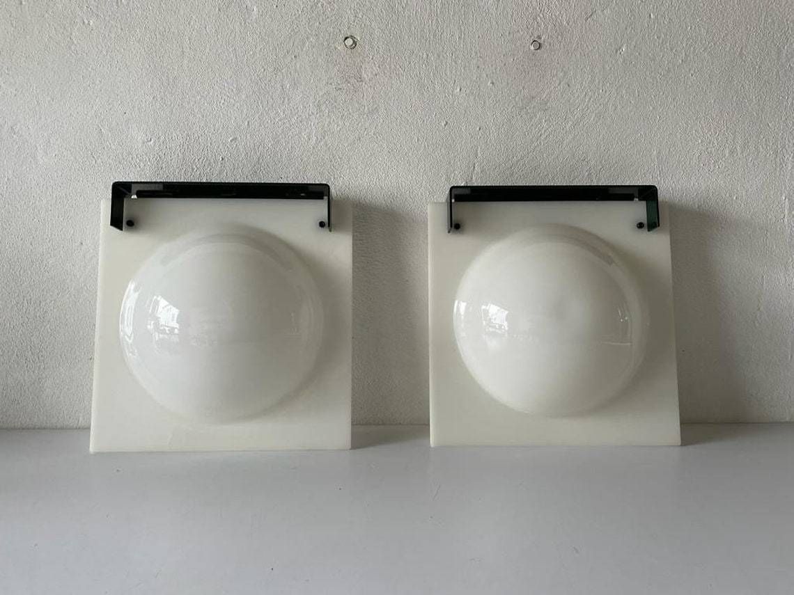 Italian Plexiglass Excellent Bubble Design Pair Of Wall Lamps 1960s Italy