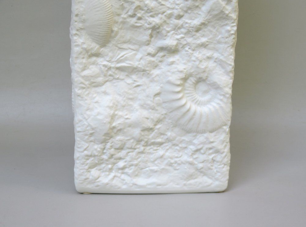 photo vinterior White Bisquit Porzellan Vase From Ak Kaiser, 1970s