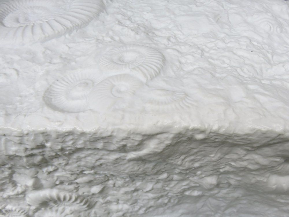 photo vintage White Bisquit Porzellan Vase From Ak Kaiser, 1970s