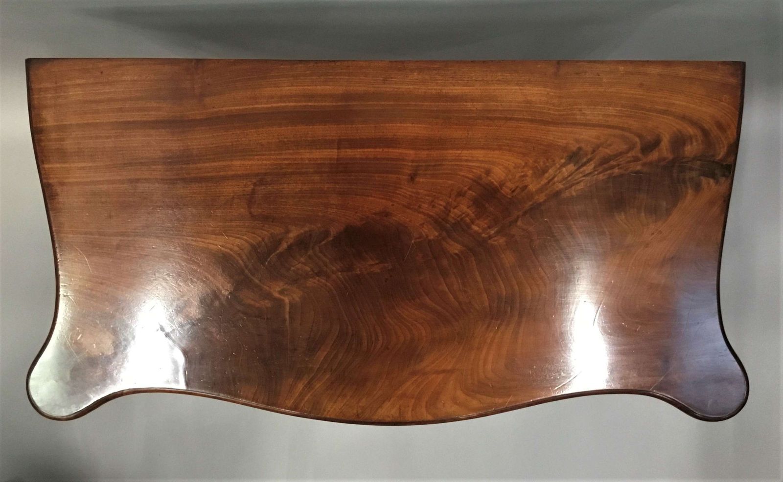 Elegant George III Mahogany Hepplewhite Serpentine Card Table photo for sale