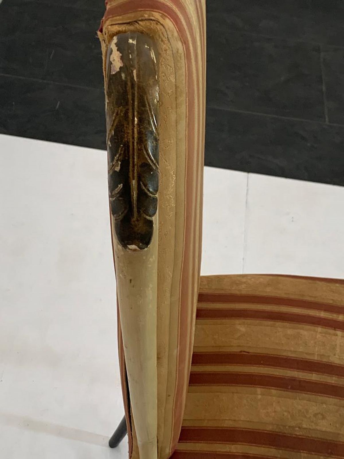 Lacquered Chair With Carved Inserts And Brass Details Attributed To Guglielmo Ulrich, 1950s photo 327.6
