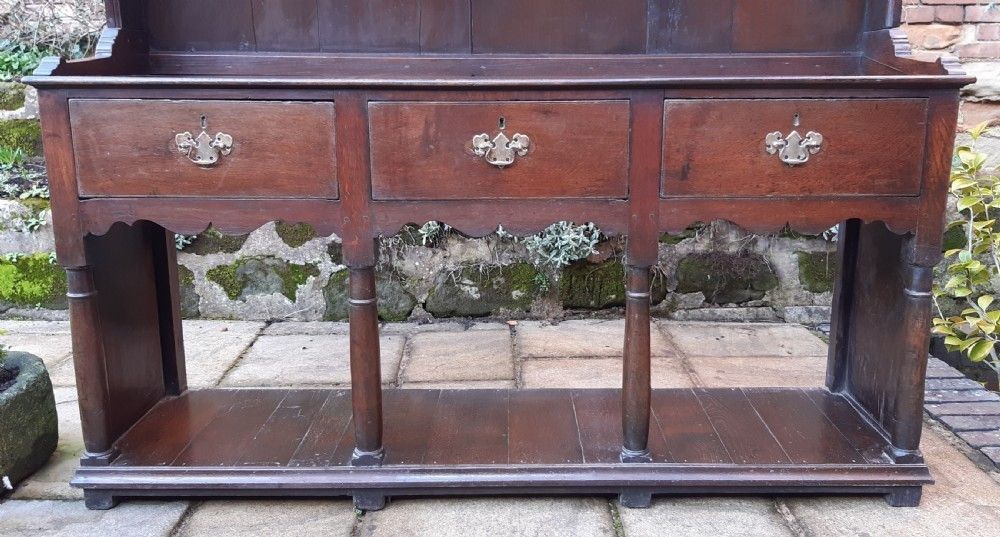 photo vintage A Rare Small Oak Dresser, 18th Century And Earlier