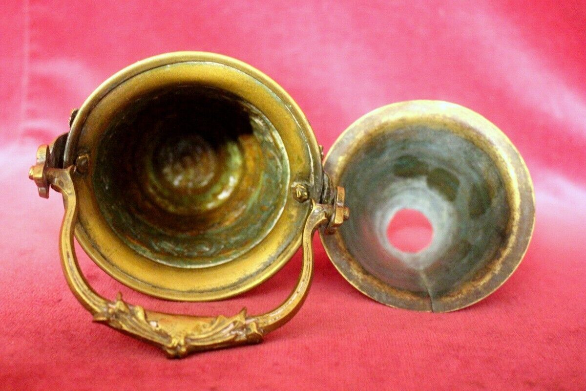 Antique French Embossed Bronze Doré Vase Centerpiece Paris 19th Century photo vinterior