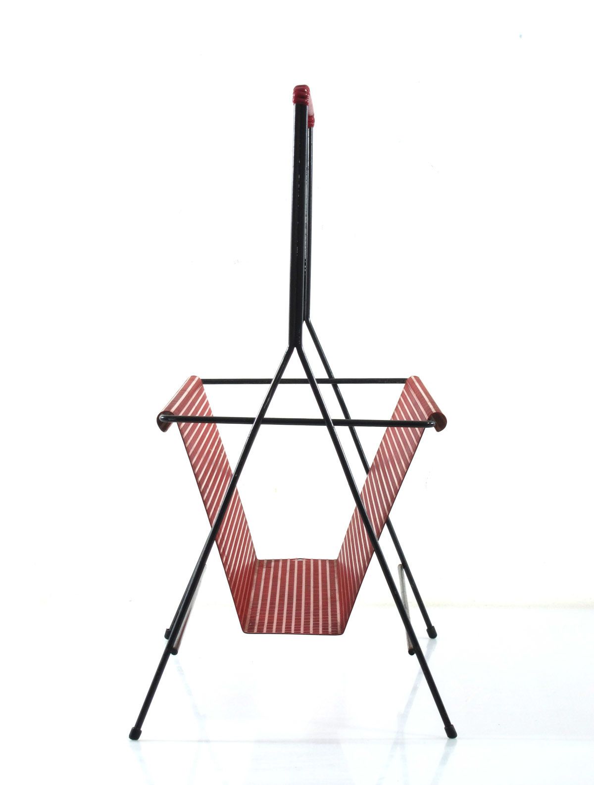 Rode Tijdschriftenhouder In De Stijl Van Mathieu Mategot photo Woonaccessoires