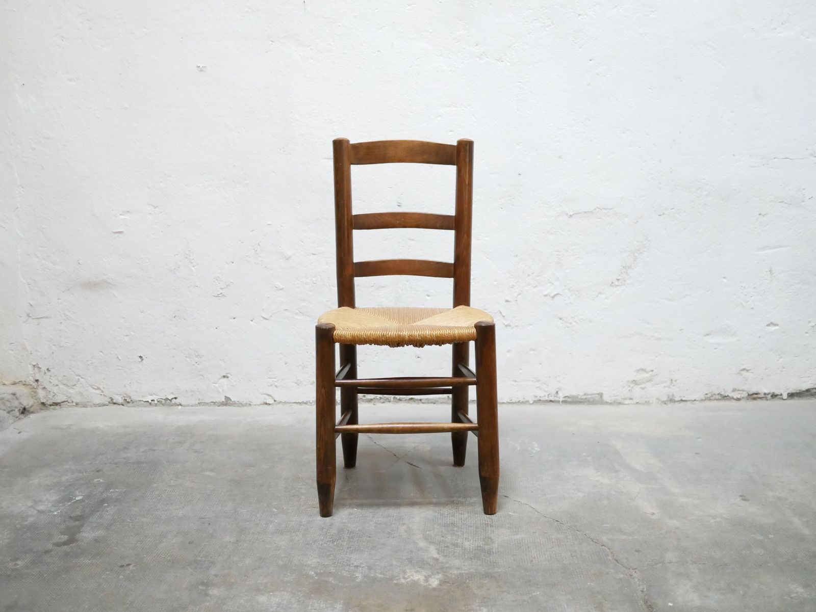 Antique Mulched Wooden Country Chair photo furniture