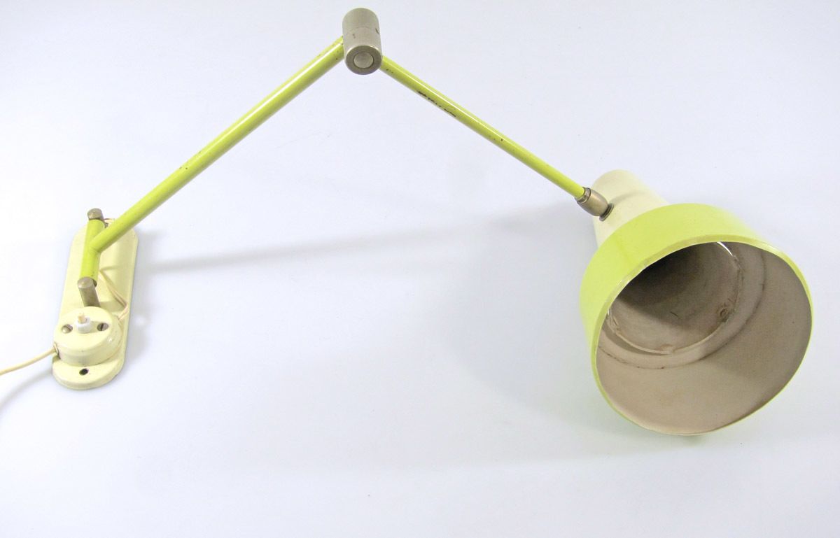 Mid Century Jaren 1950 Gele En Groene Wandlamp Met Elleboogarm photo for sale