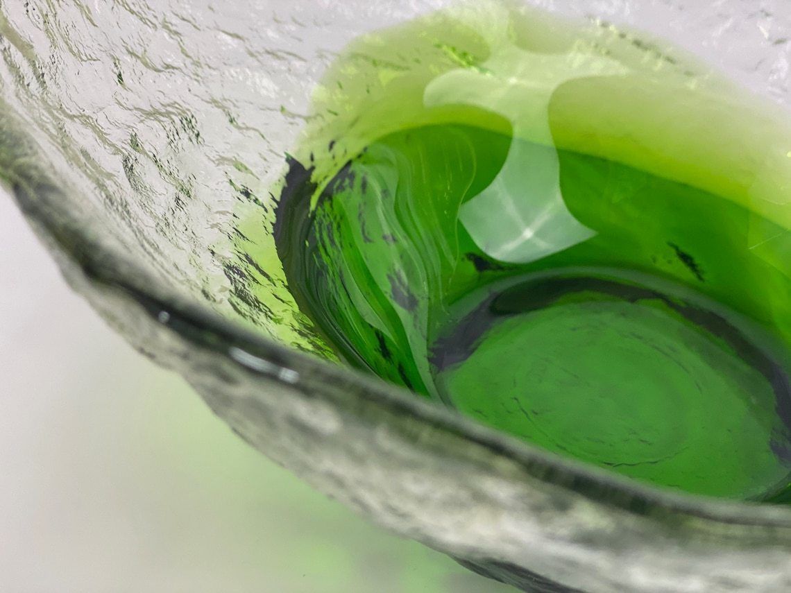 Signed Glass Bowl By Pertti Santalahti For Humppila Finland 1970s Green And Clear Glass With Ice Effect photo for sale