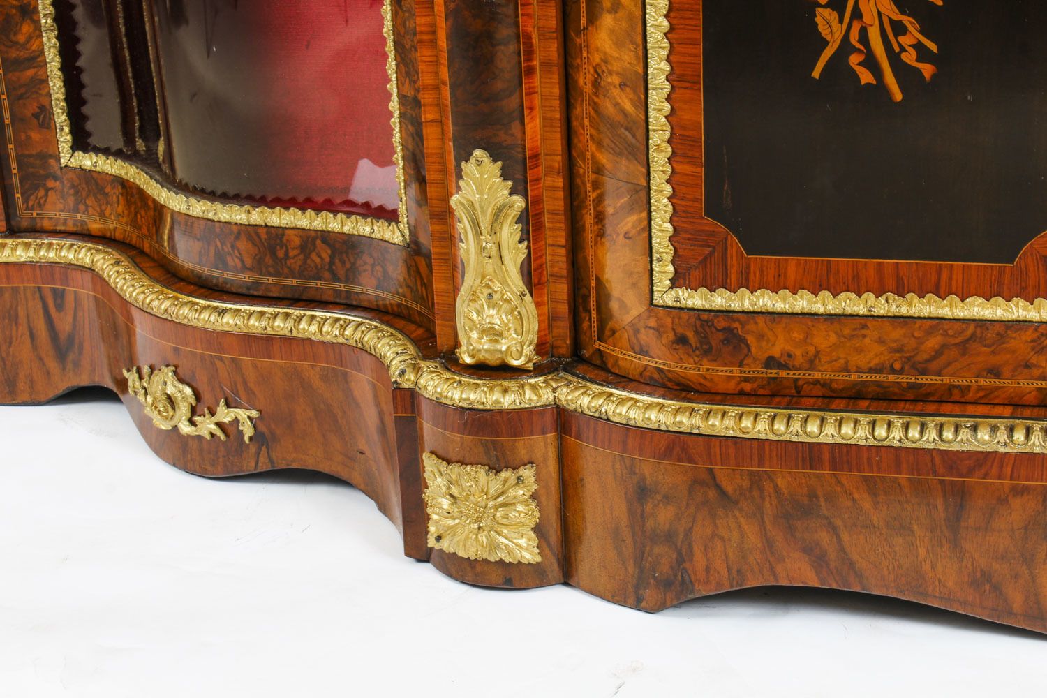 photo vintage Victorian Burr Walnut &  Marquetry Serpentine Credenza C.1860 19th C