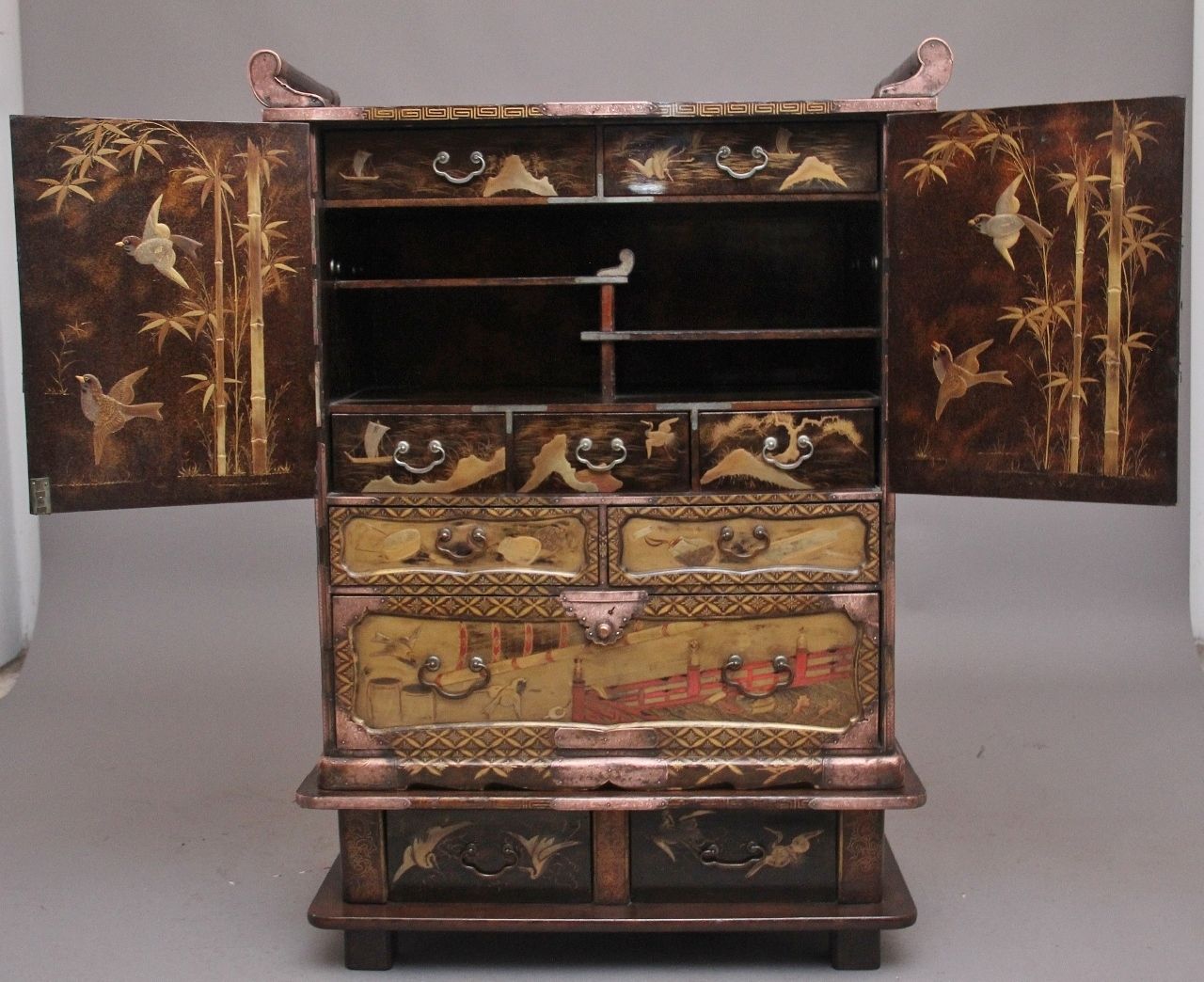 19th Century Japanese Gilt Lacquered Cabinet photo Furniture