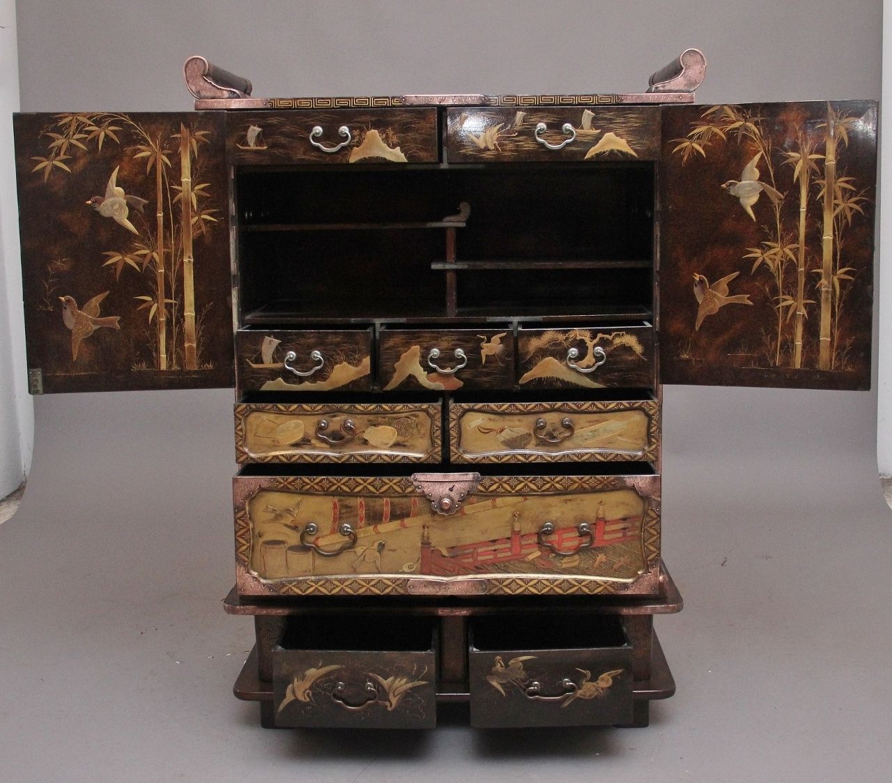 19th Century Japanese Gilt Lacquered Cabinet photo 3450.0