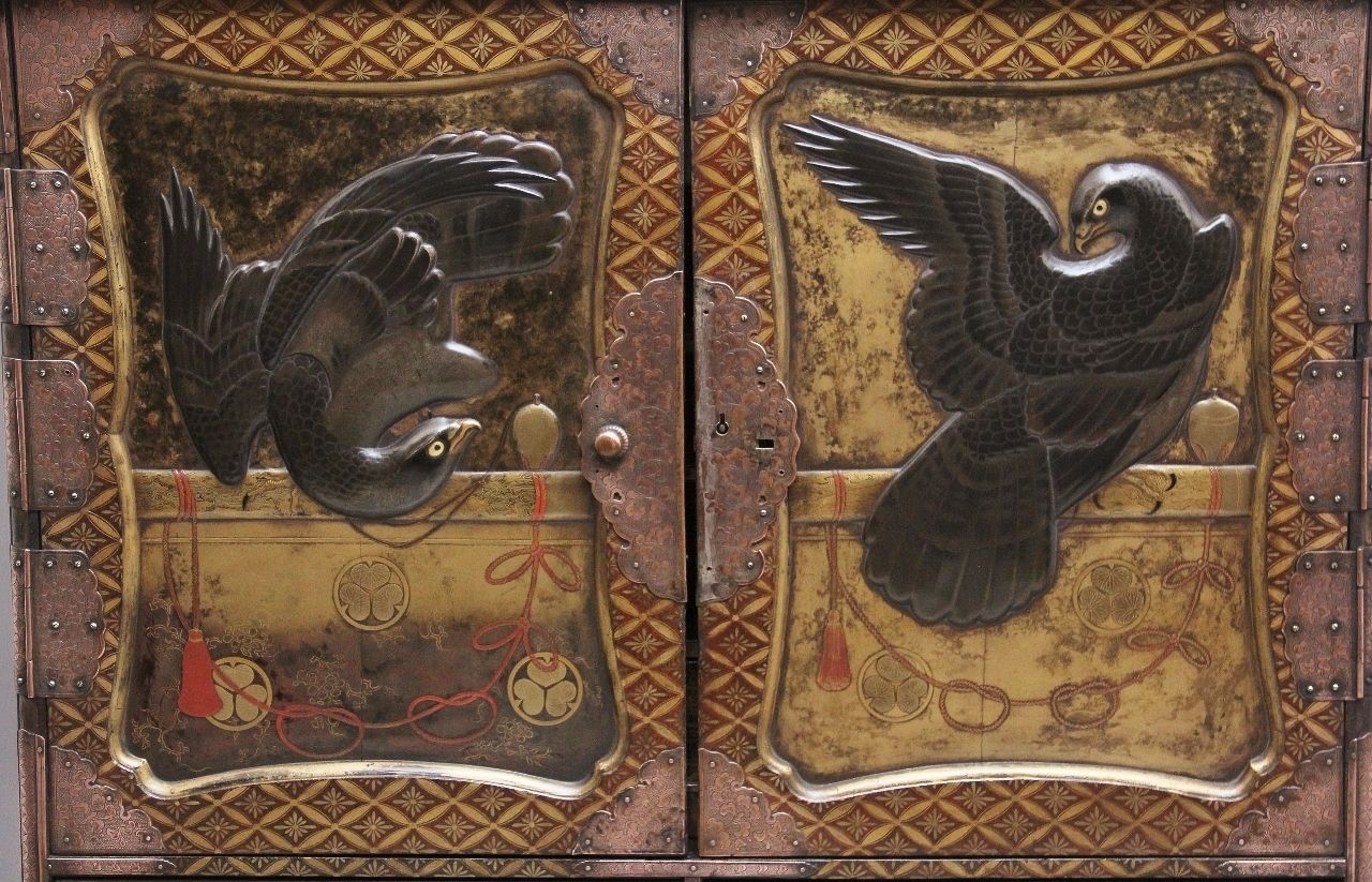photo vintage 19th Century Japanese Gilt Lacquered Cabinet