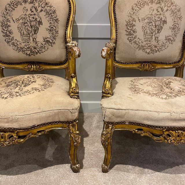 photo vinterior Pair Of Louis XV Style French Tapestry Gilt Wood Fauteuil Chairs
