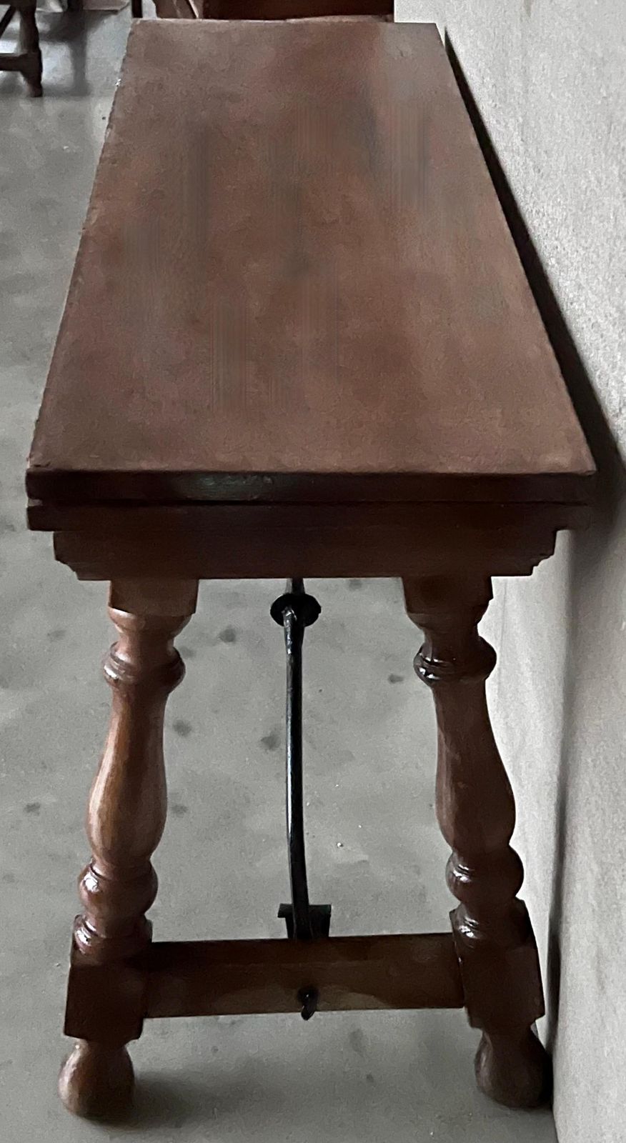 Table console espagnole à abattants, XXe siècle, avec entretoise en fer photo Mobilier
