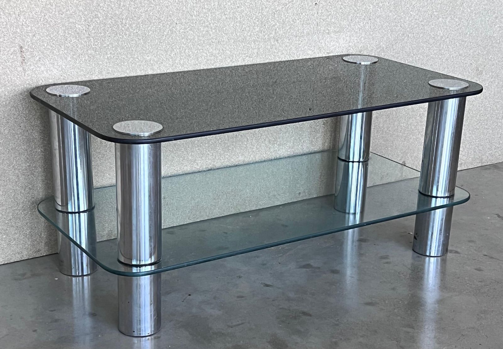 Table basse mid-century modern en chrome tubulaire à deux niveaux, plateau en verre fumé photo 1958.0