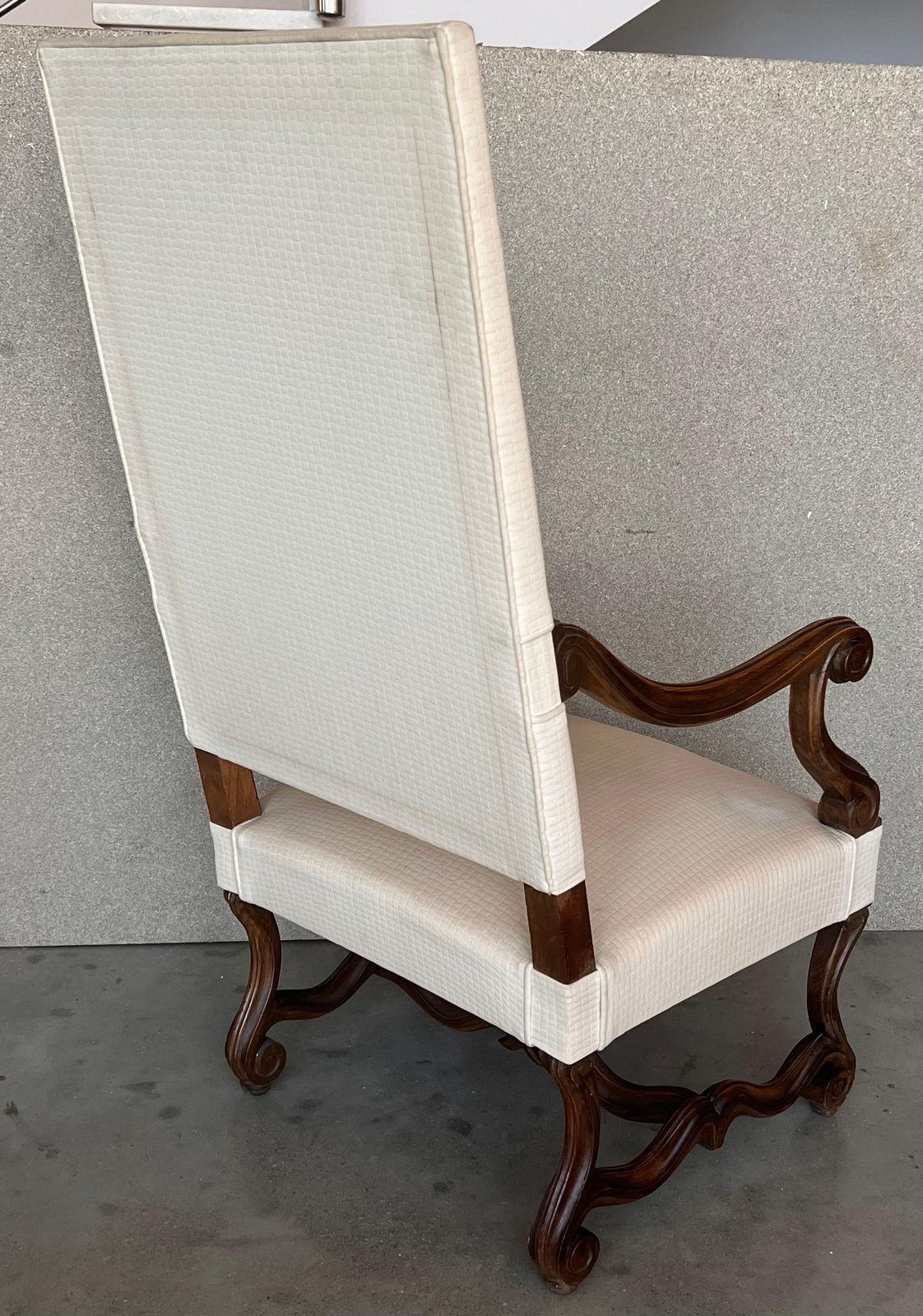 Paire de fauteuils espagnols en noyer sculpté de style Louis XVI, années 1900 photo 3867.0