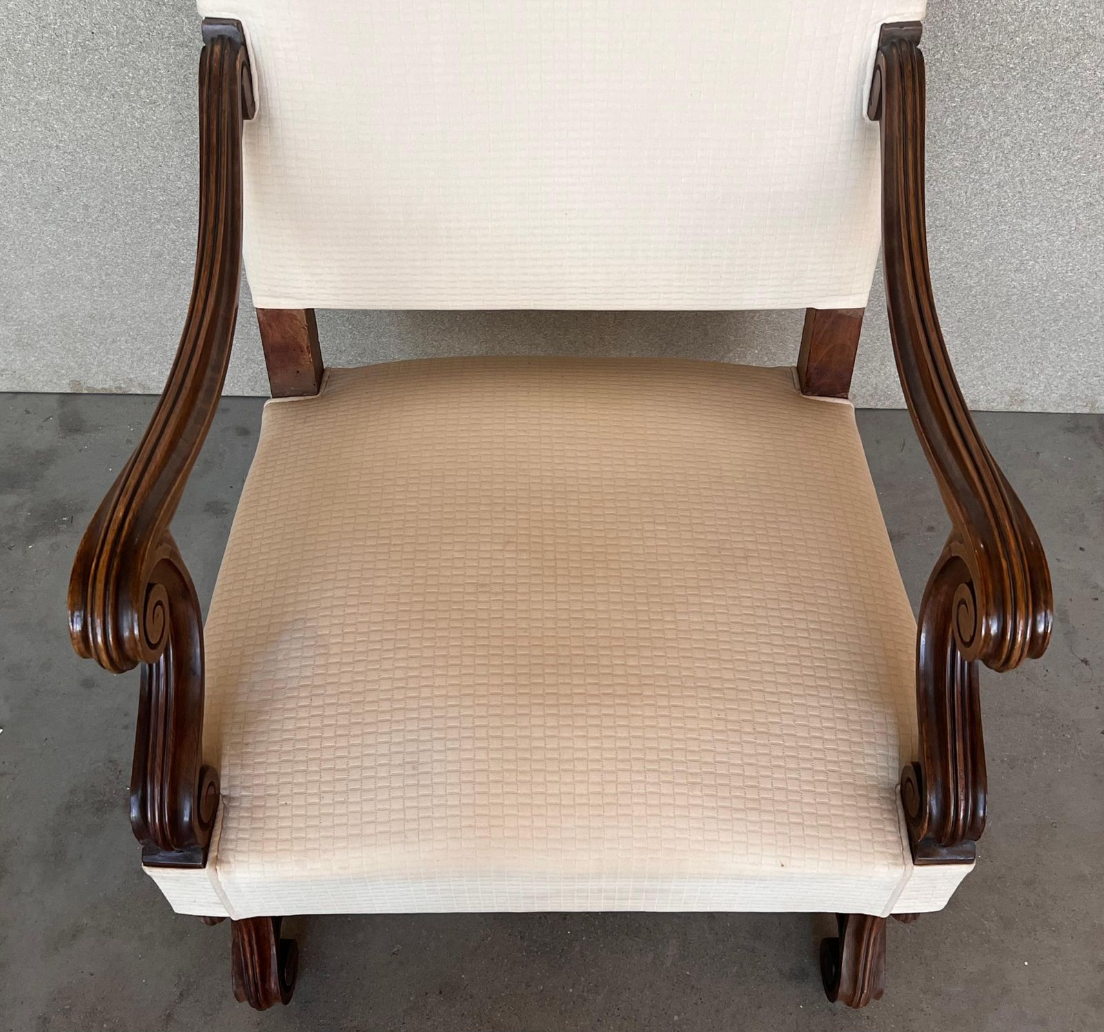 Louis XVI Style Spanish Pair Of Carved Walnut Armchairs 1900s photo vinterior