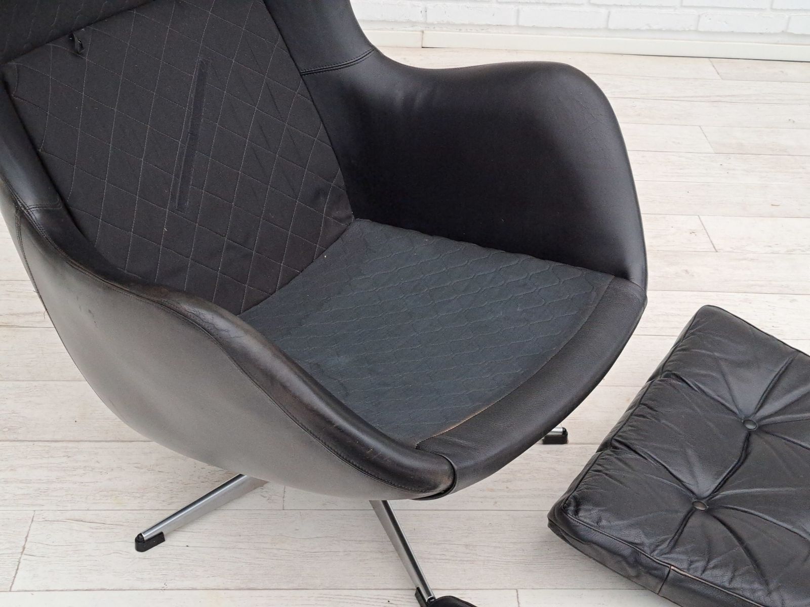 photo buy 1970s, Vintage Danish Swivel Leather Armchair, Egg Form, Original Condition