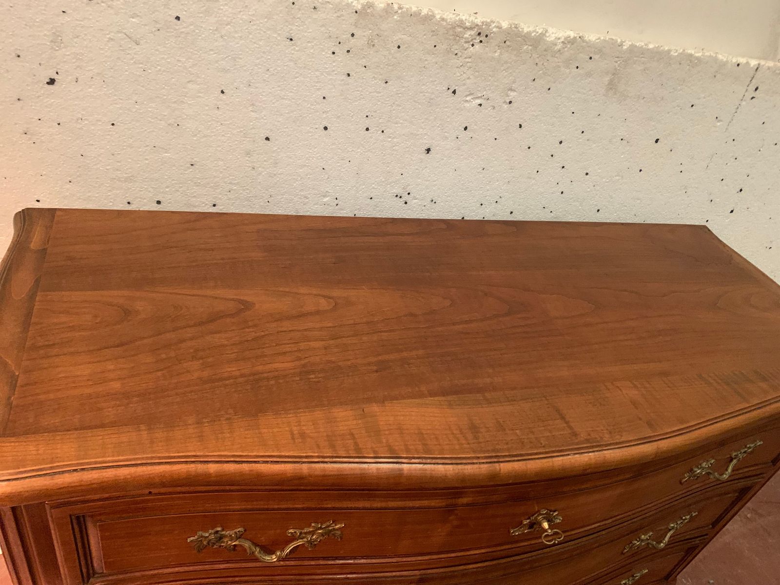 photo vinterior Chest Of Drawers With Curved Facade In The Provençal Style Of The 20th Century