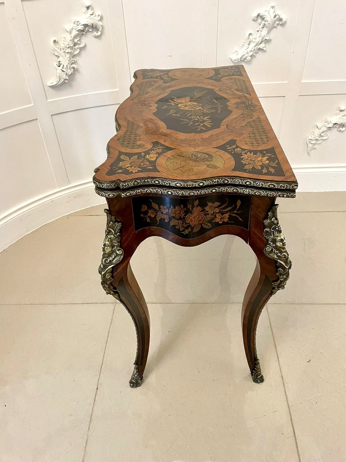 photo vinterior Fine Quality Antique 19th Century French Kingwood Marquetry Inlaid Ormolu Mounted Card Table