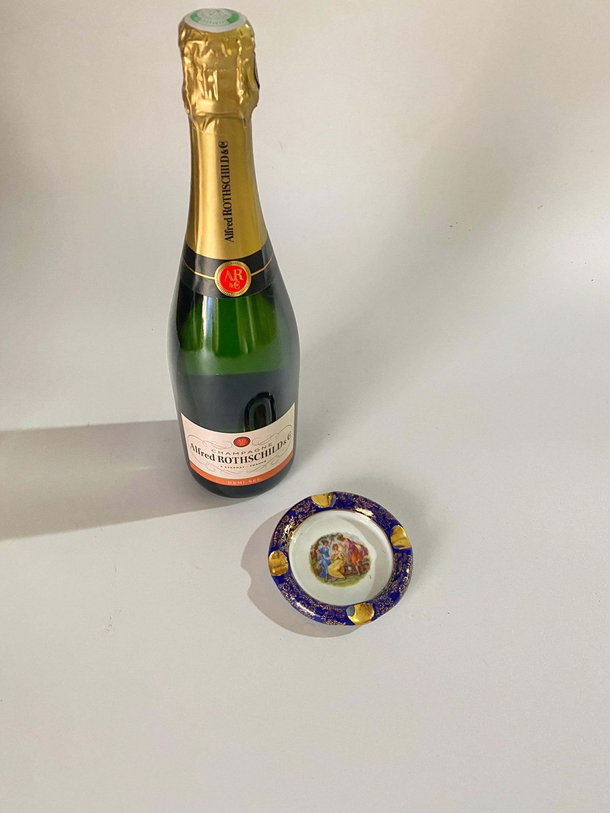 Early 20th Century, Ashtray In Porcelain, Hand Painting photo vinterior
