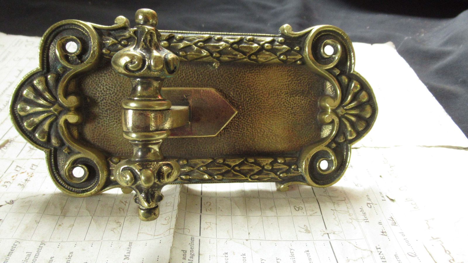 Ornate Scroll Brass Mechanical Door / Butler Bell Pull   Rococo