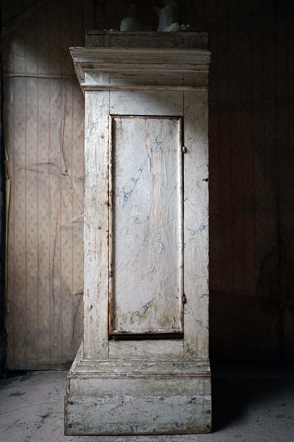 A Large 19thc Italian Faux Marble Painted Pine Pedestal Cupboard photo vinterior