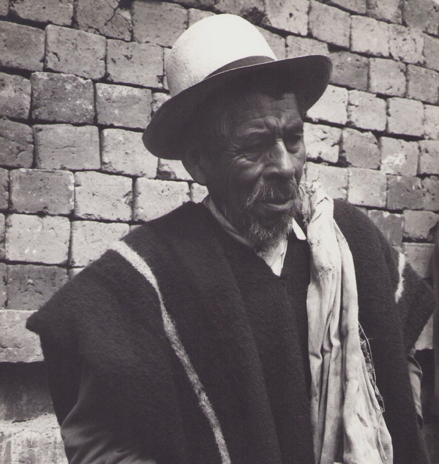 Hanna Seidel Ecuador, Man, Handwork, Black And White Photograph, 1960s, 29.1 X 23.1 Cm Ca. 1960s photo furniture